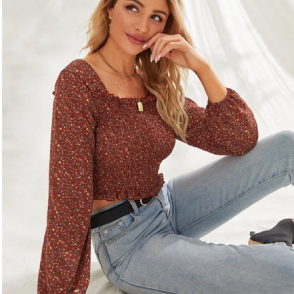 Shirred Floral Red Crop Top - Picture 3 of 3